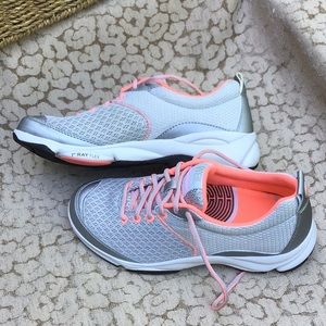 Weil Athletic Shoes L 6.5– R 7